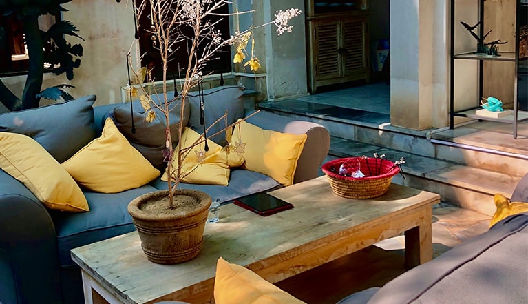 Villa on Hollywood
                                                    Boulevard